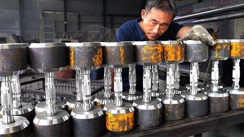 實拍國內工廠,將圓鋼批量生產啞鈴的過程,這工藝看著真舒服